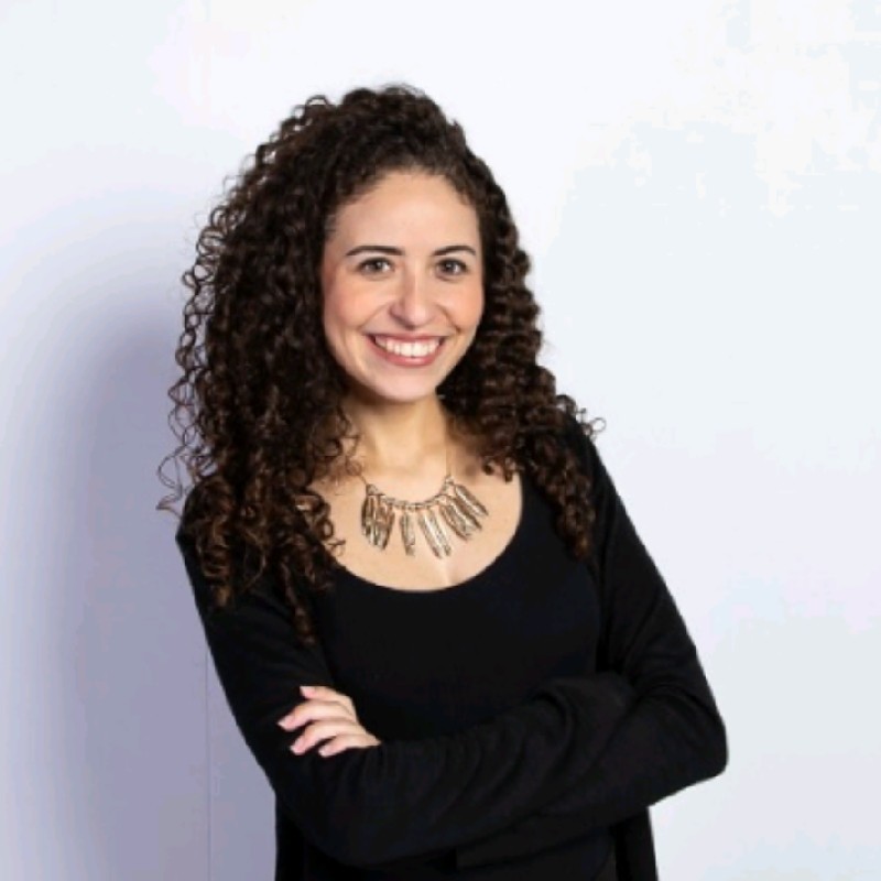 Thays Oliveira